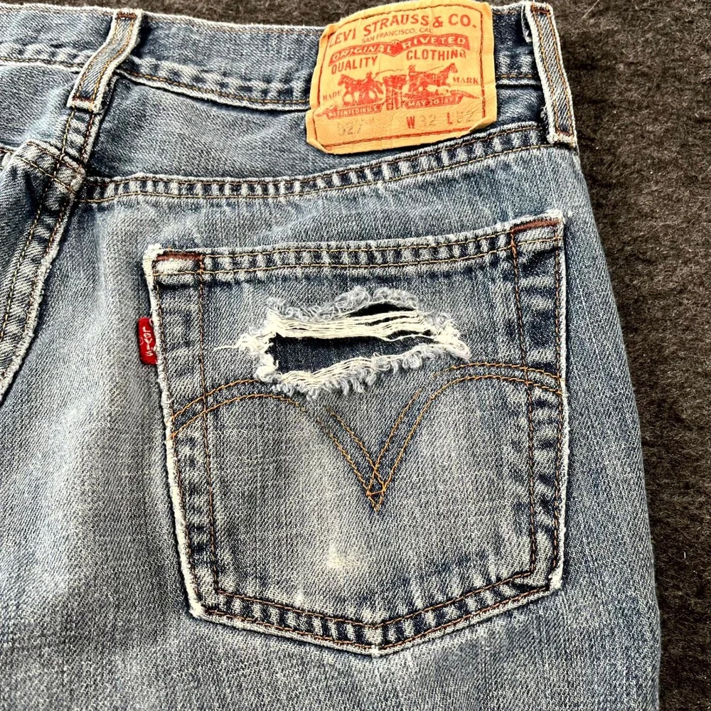 Y2k Levi's 527 Bermuda Shorts Men's 32x32 Blue Denim Whiskered Streetwear